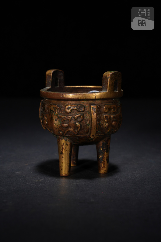 十七世纪 铜鎏金饕餮纹鼎式炉 - 图2